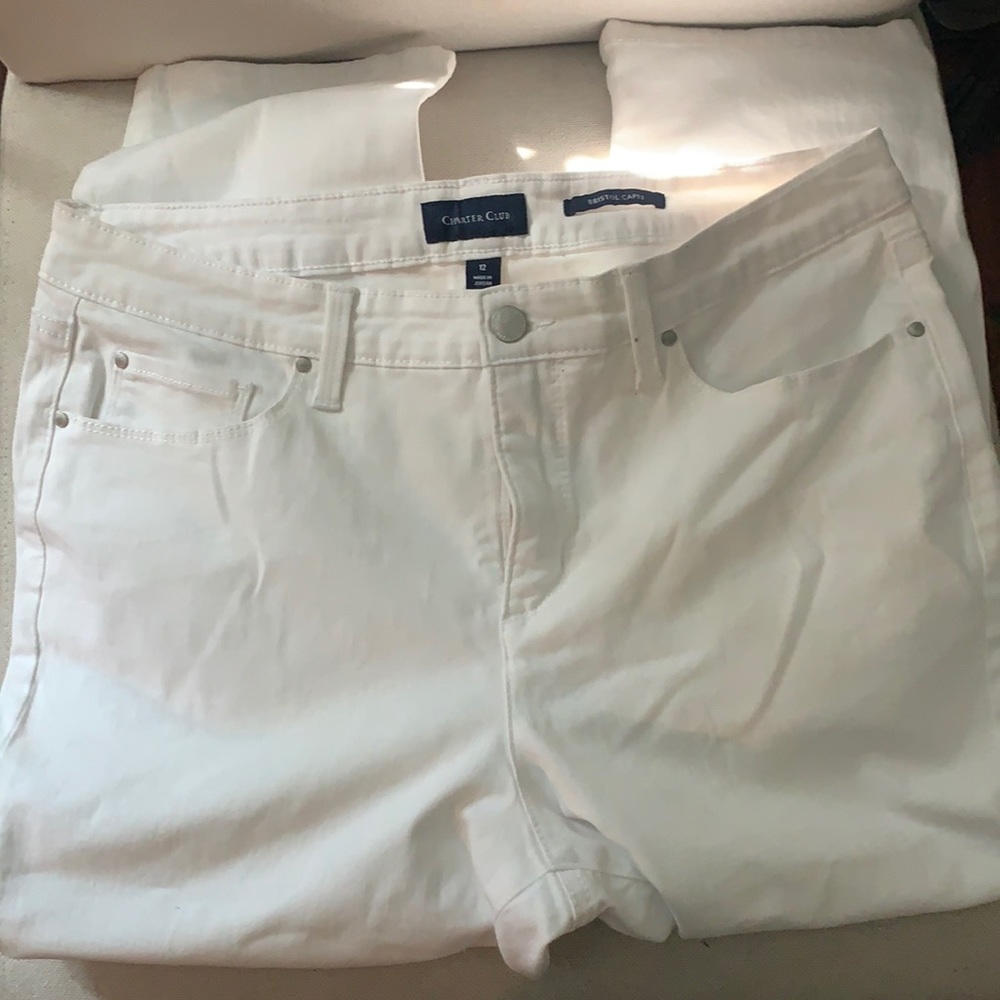Charter Club Woman’s White Bristol Capri pants